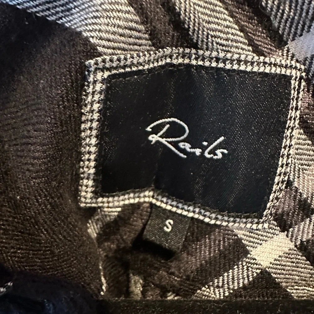 Rails button down - Picture 4 of 4